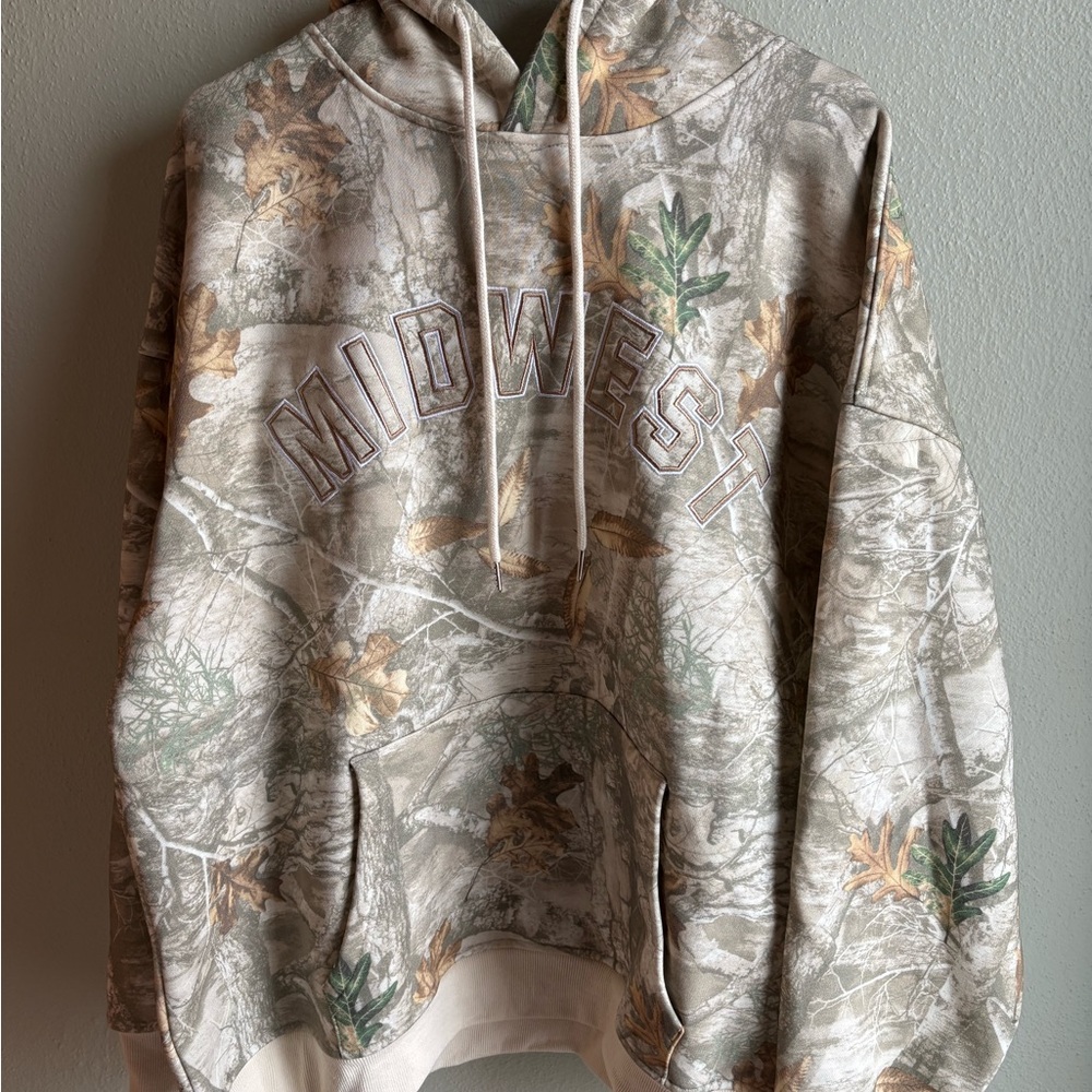 Midwest Camo Pullover Hoodie - Neutral Leaf Print